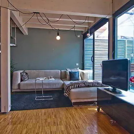 Executive Attic 2 Апартаменты *